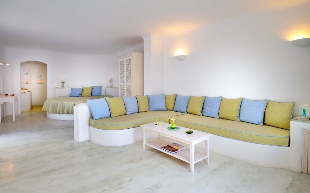 Absolute Bliss Imerovigli Suites 35/63