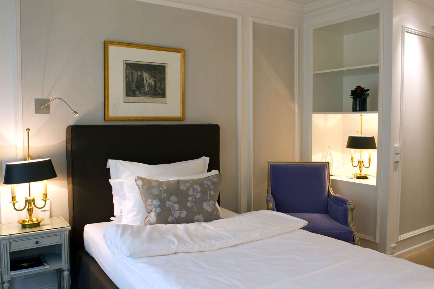 Classic, Single, Single Bed, City Side