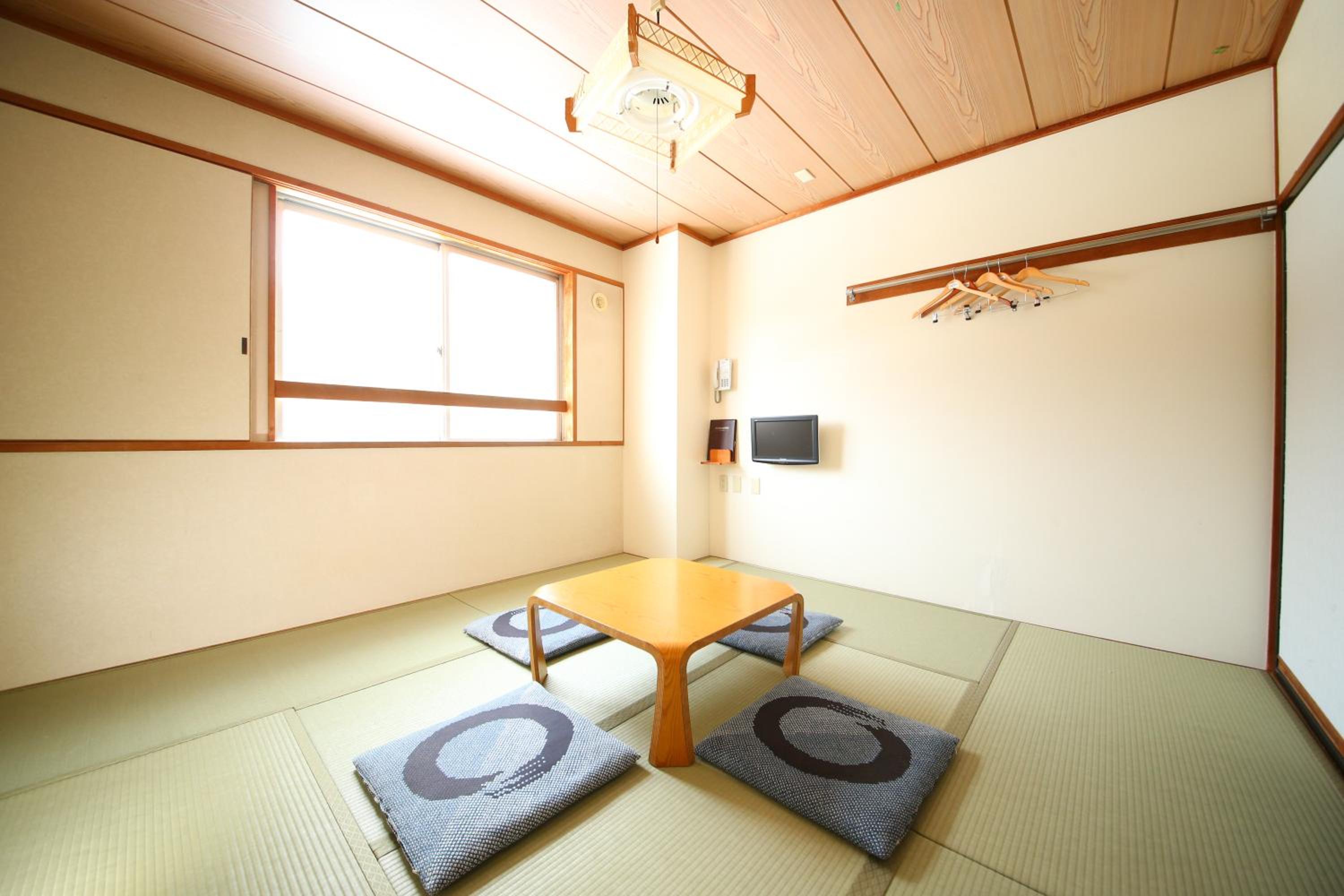 JAPANESE, SHARED BATHROOM