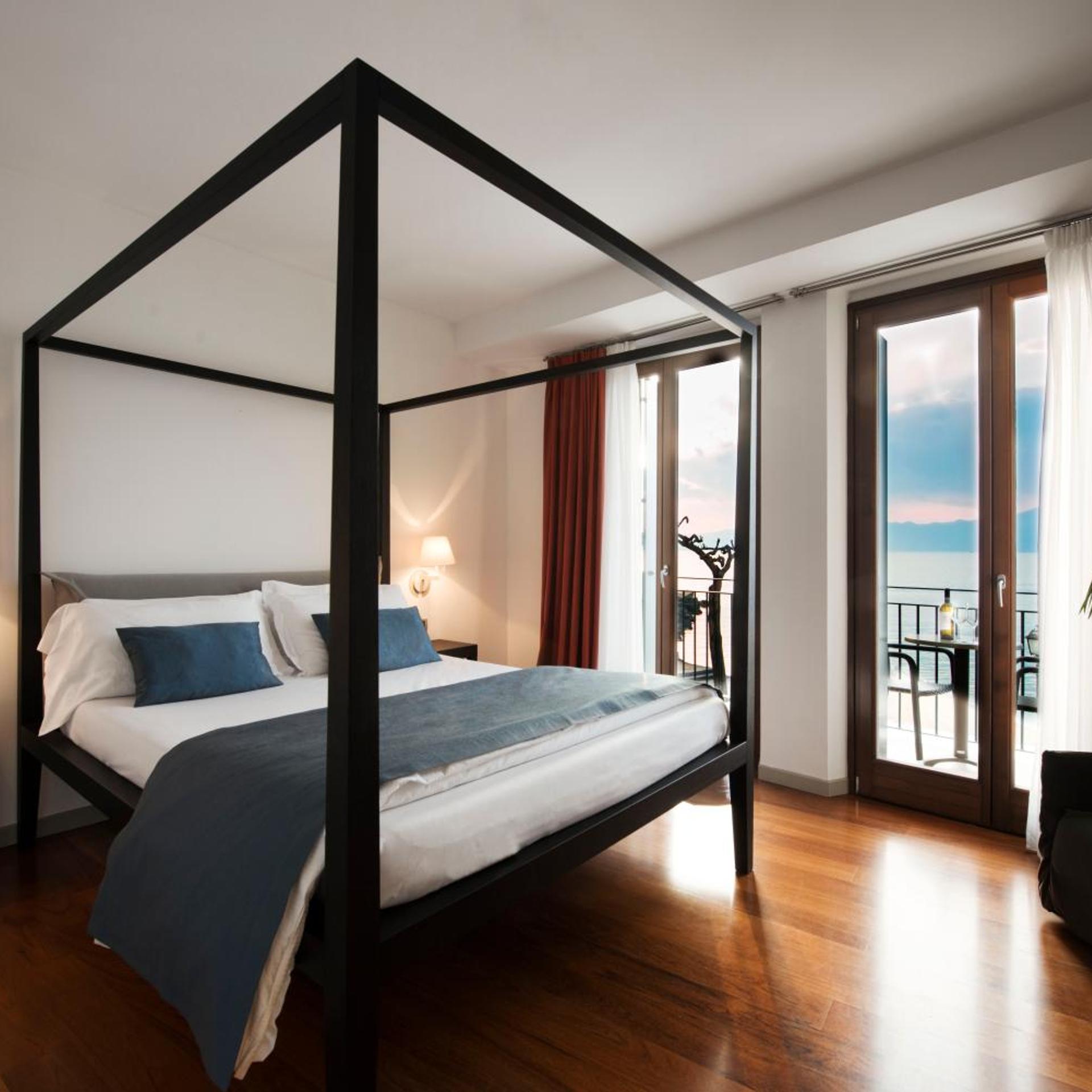 غرفة ديلوكس بسرير مزدوج بإطلالة على البحيرة، Hotel del Porto 2/7