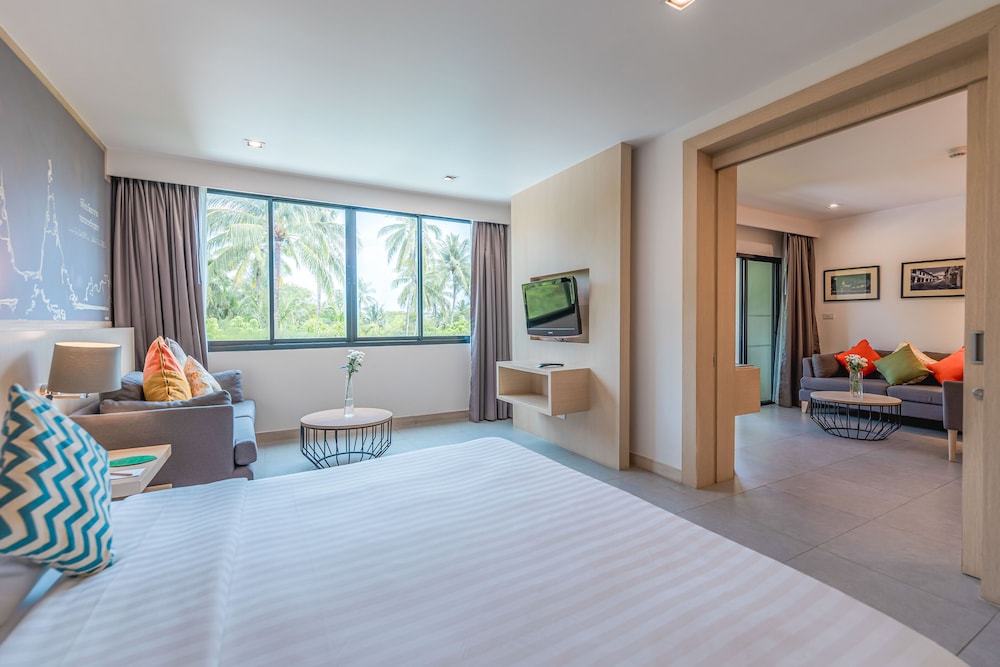 1 BEDROOM, SUITE, GARDEN VIEW