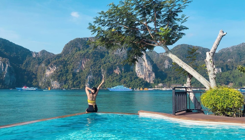 Phi Phi Donchukit Resort 33/40