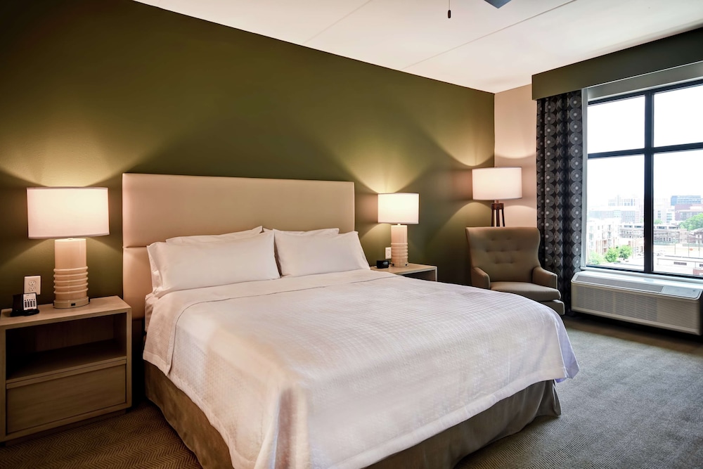 1 BEDROOM, SUITE, KING BED