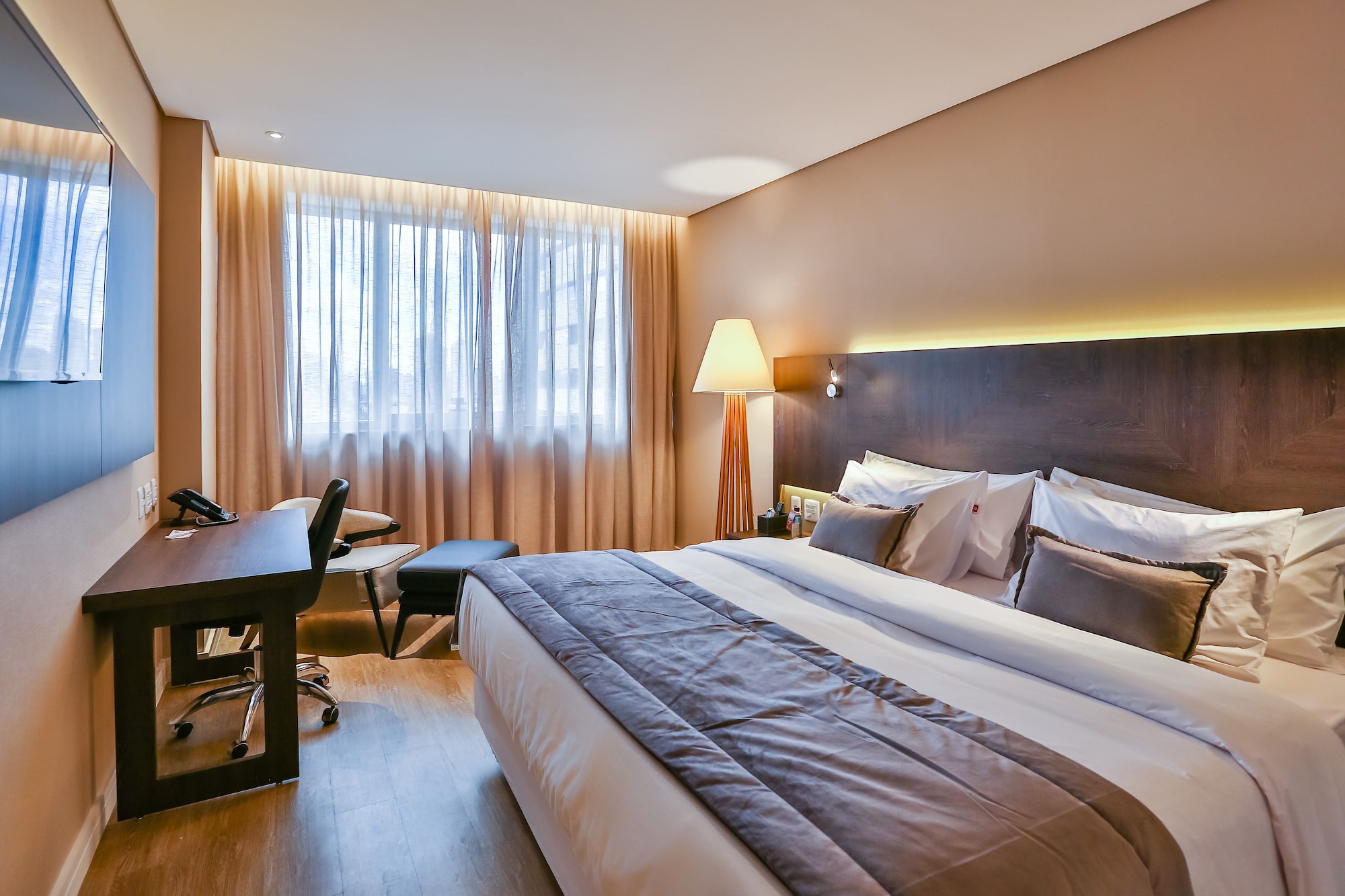 DELUXE, DOUBLE BED