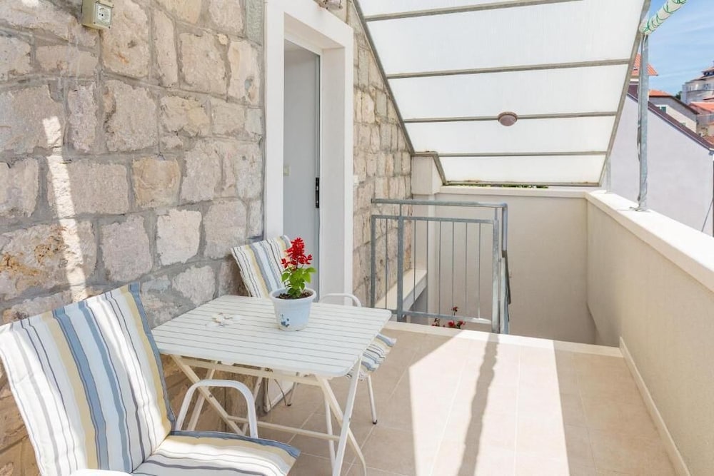 Split Center Suites 49/66