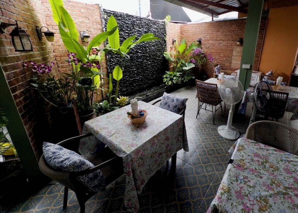 Sugar and Spice Inn 30/48