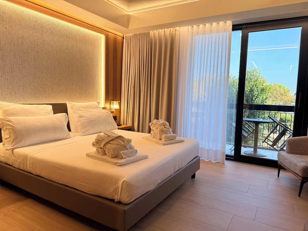Executive, Balcony