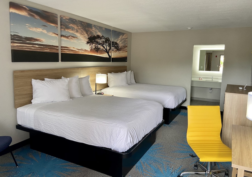 Days Inn by Wyndham Newnan 12/43