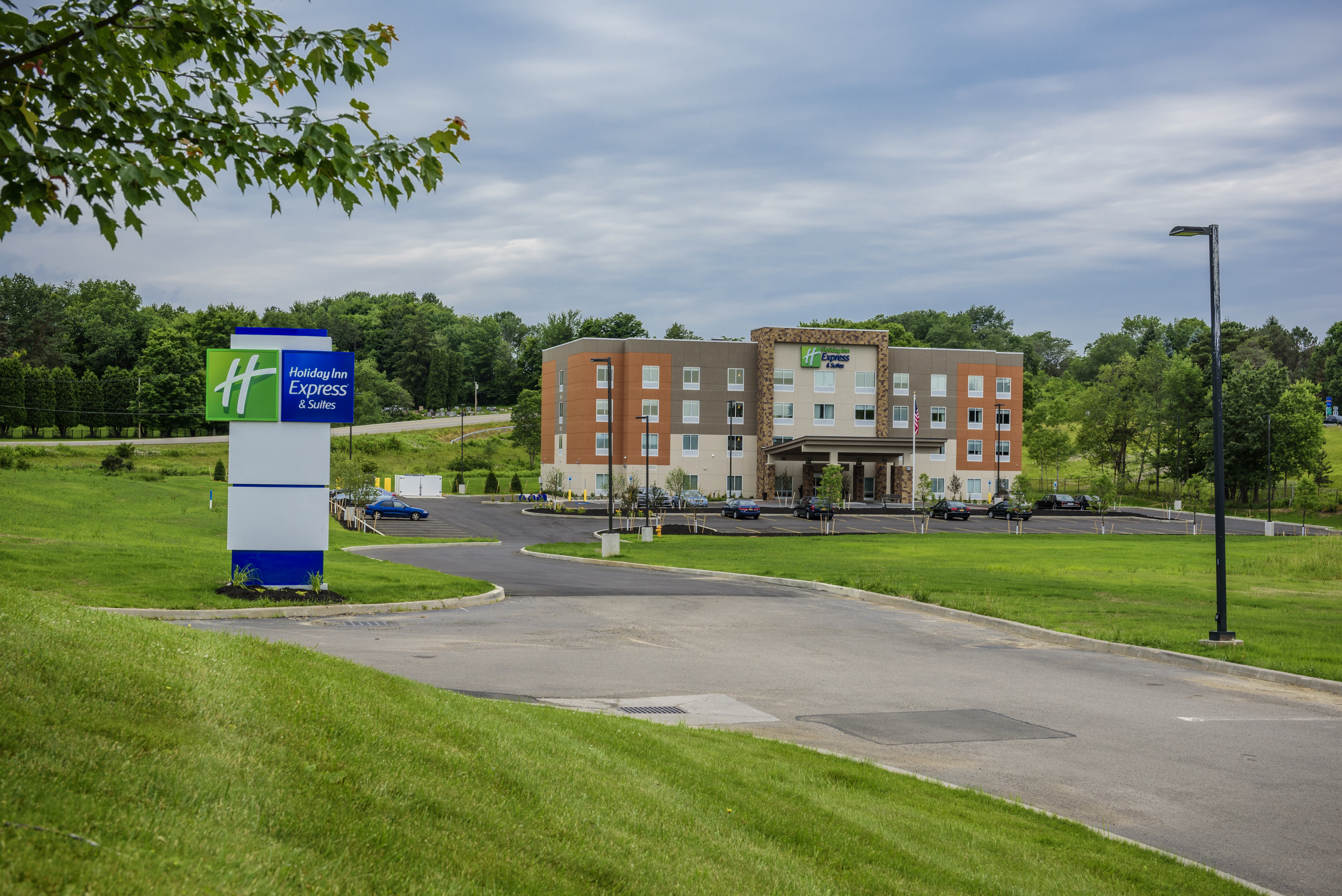 Holiday Inn Express Suites Jamestown 40/40