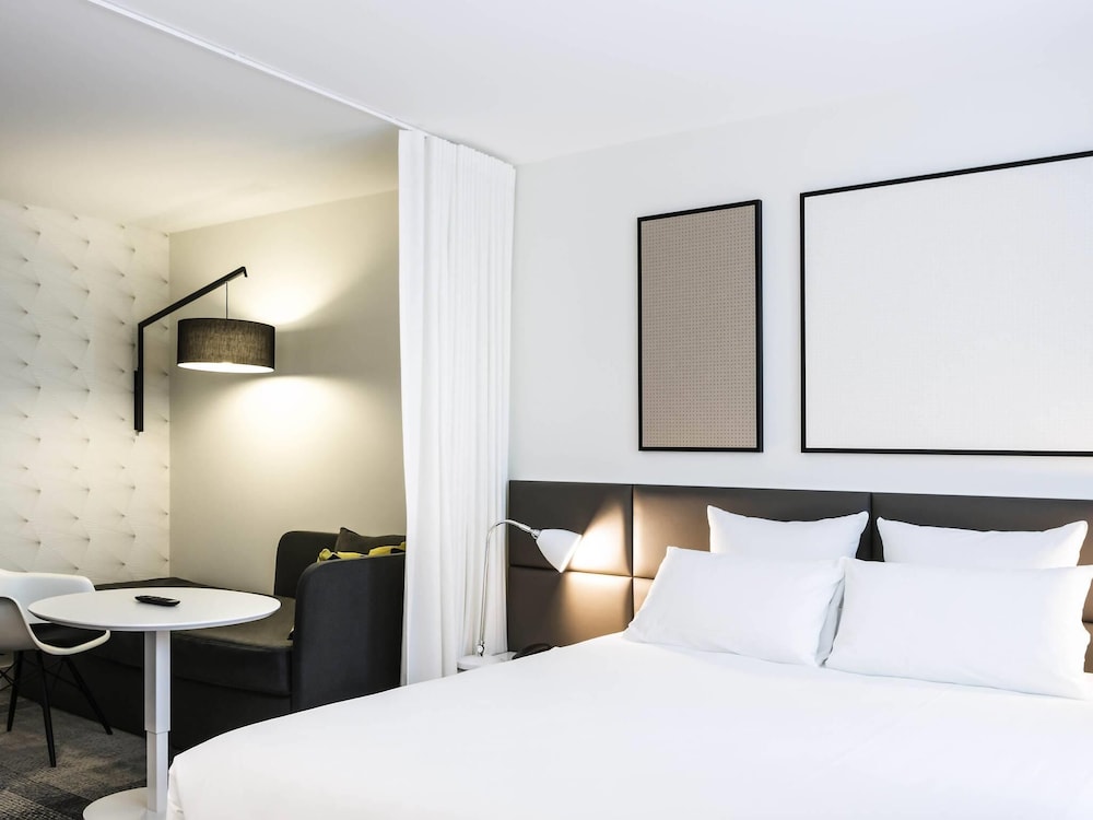 EXECUTIVE, SUITE, DOUBLE BED, SOFA