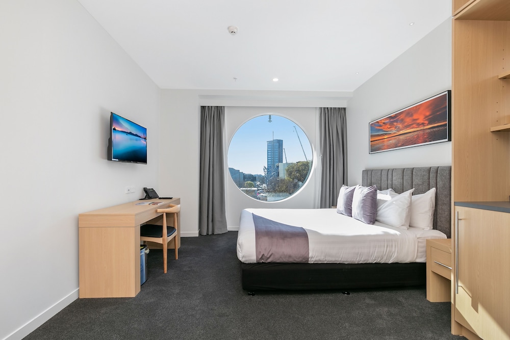 EXECUTIVE, STUDIO, KING BED, CITY VIEW