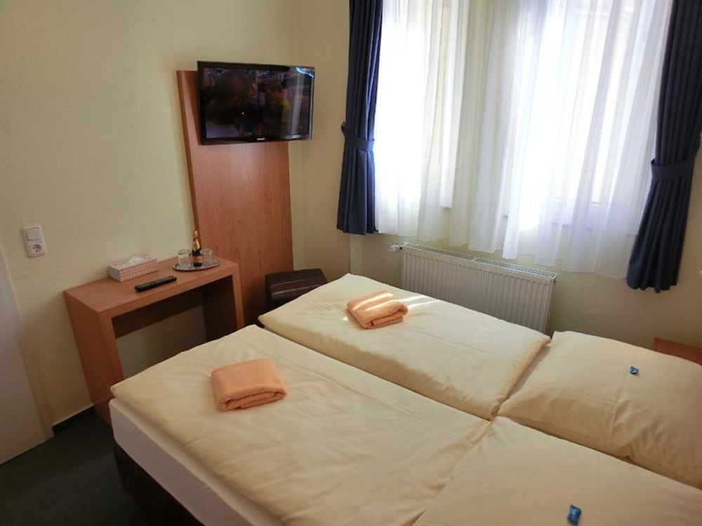 Hotel Expo 28/35
