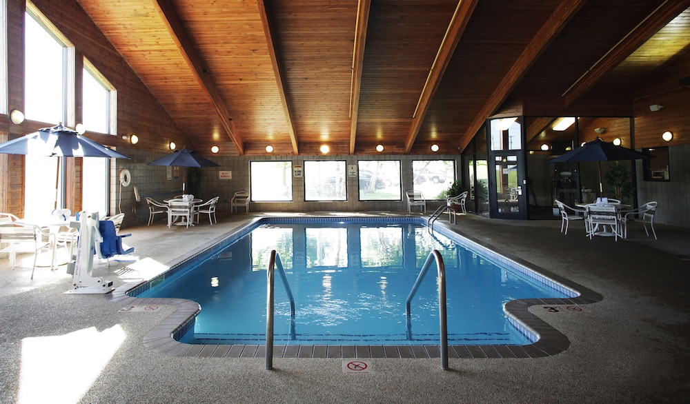 Red Lion Inn & Suites Grimes 20/29