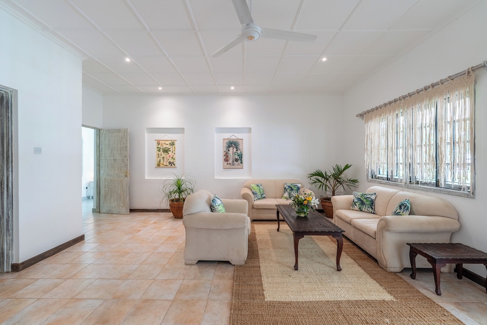Hibiscus Apartments 57/75