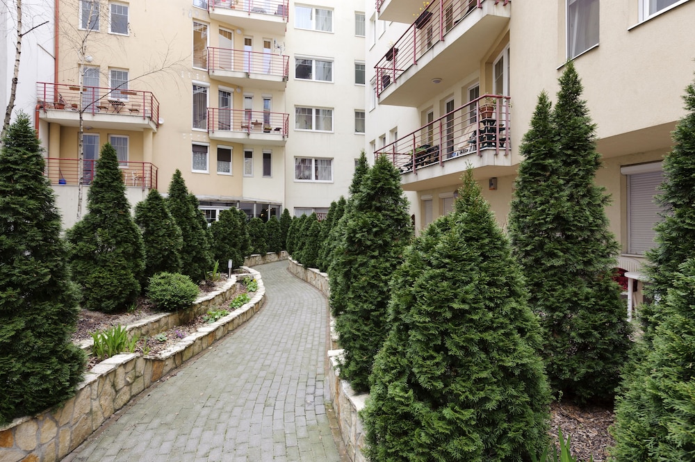 Central Passage Apartments 67/72