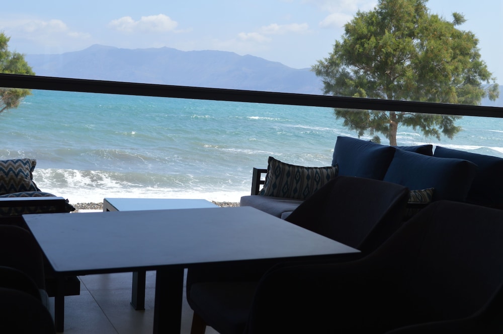 CHRISTINA BEACH HOTEL 55/65