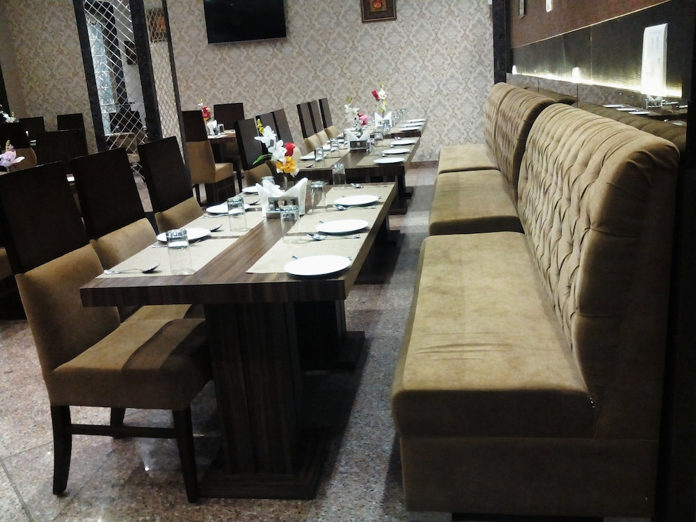 Hotel The Royal Bharti 29/38