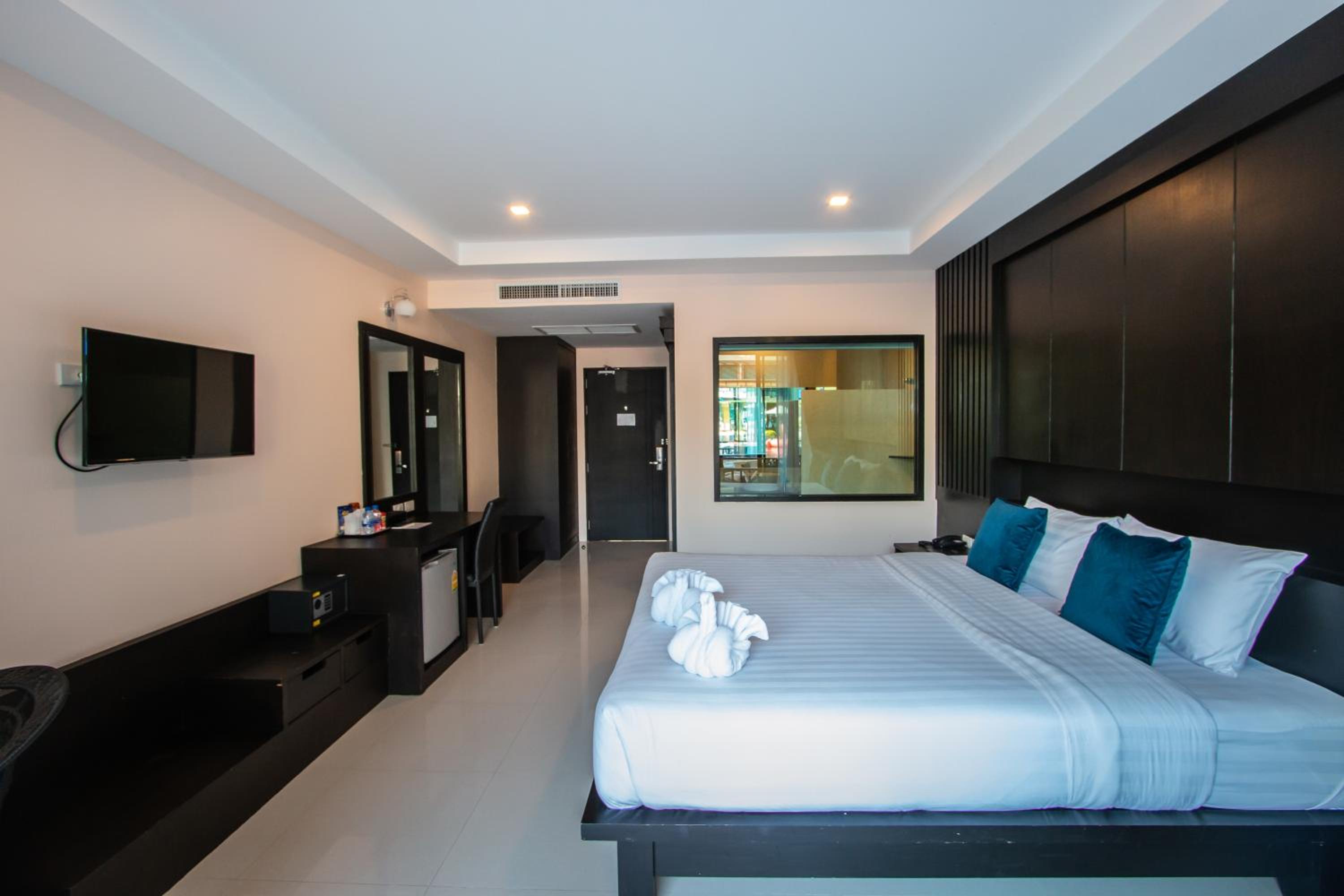 Deluxe, Double Bed, Pool Access