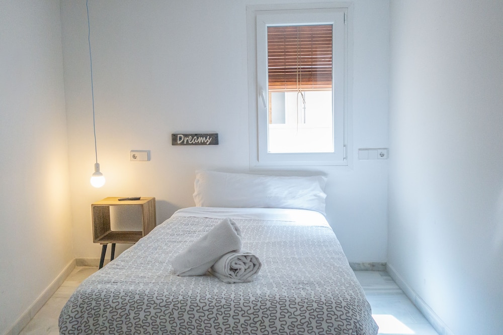 The Nomad Hostel 12/77