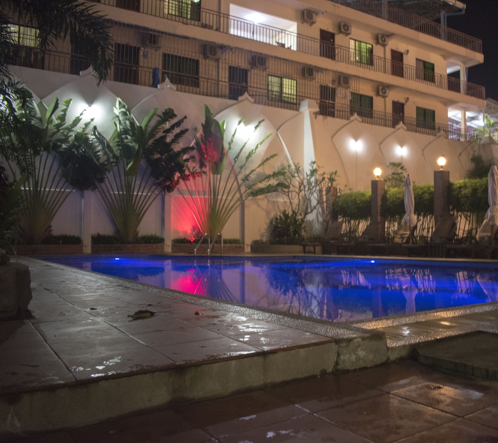 Aristocrat Residence Hotel 77/80