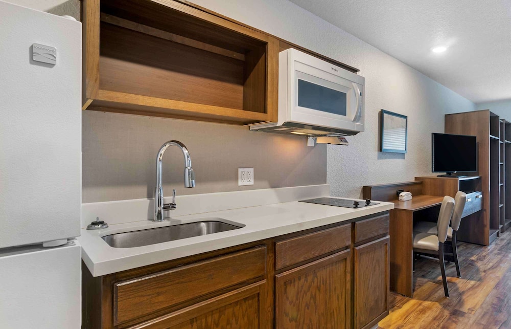 Extended Stay America Select Suites - Tampa - Northeast 24/24