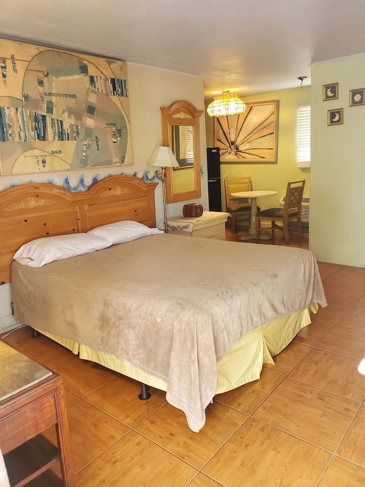 BASIC, QUEEN BED