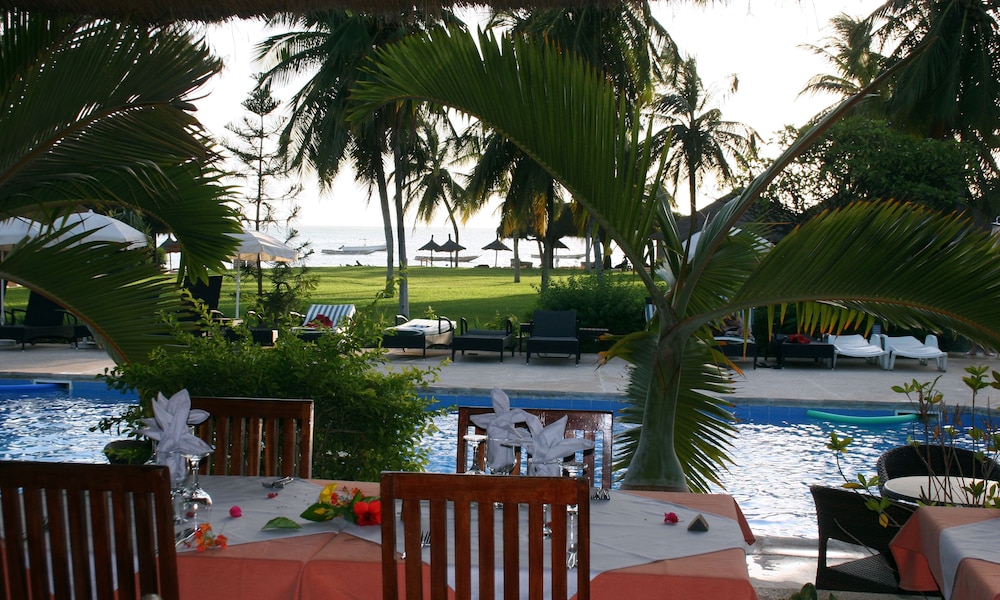 Le Saly Hotel Et Hotel Club Les Filaos 65/82