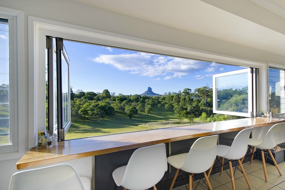 GLASS ON GLASSHOUSE AND THE LOOKOUT CAFE 42/66