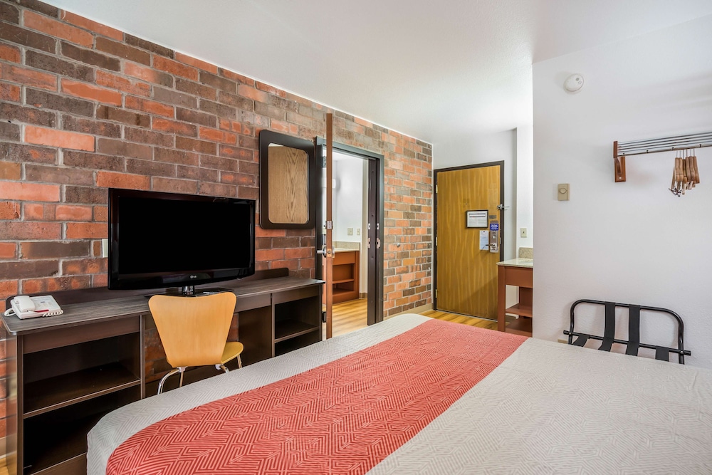 Motel6 Madison, WI - East 40/55