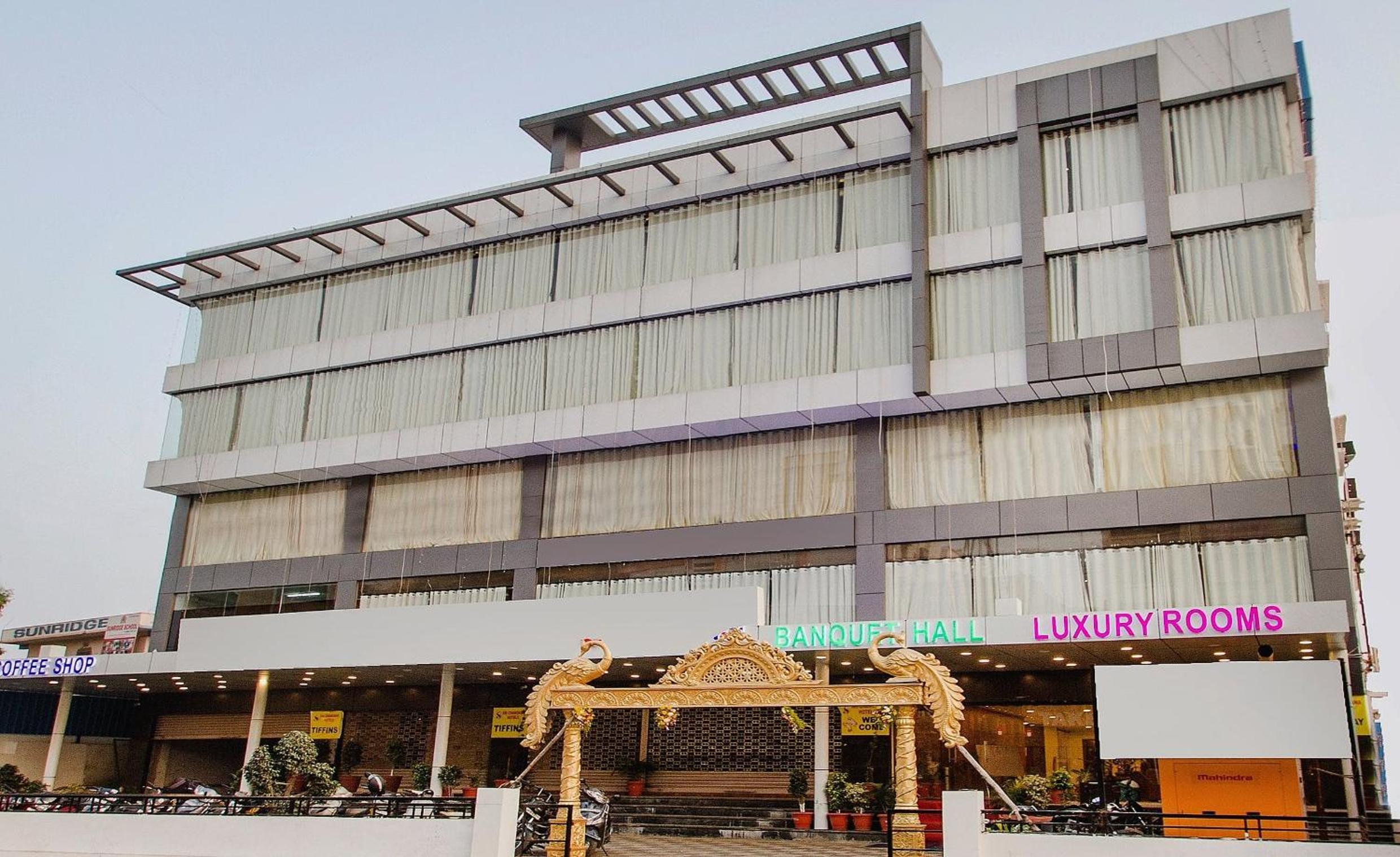 Oyo 10225 Hotel Sree Chandana 4/50