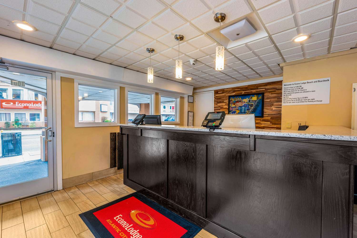 Econo Lodge Beach And Boardwalk 1/14
