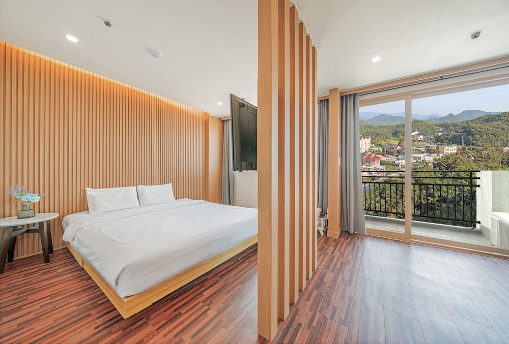 Condo, Deluxe, Suite, Quadruple, Forest View