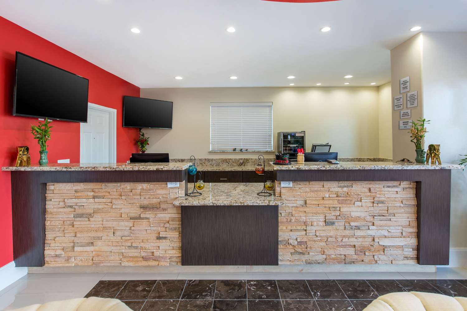 Red Star Inn & Suites Willowbrook 7/21