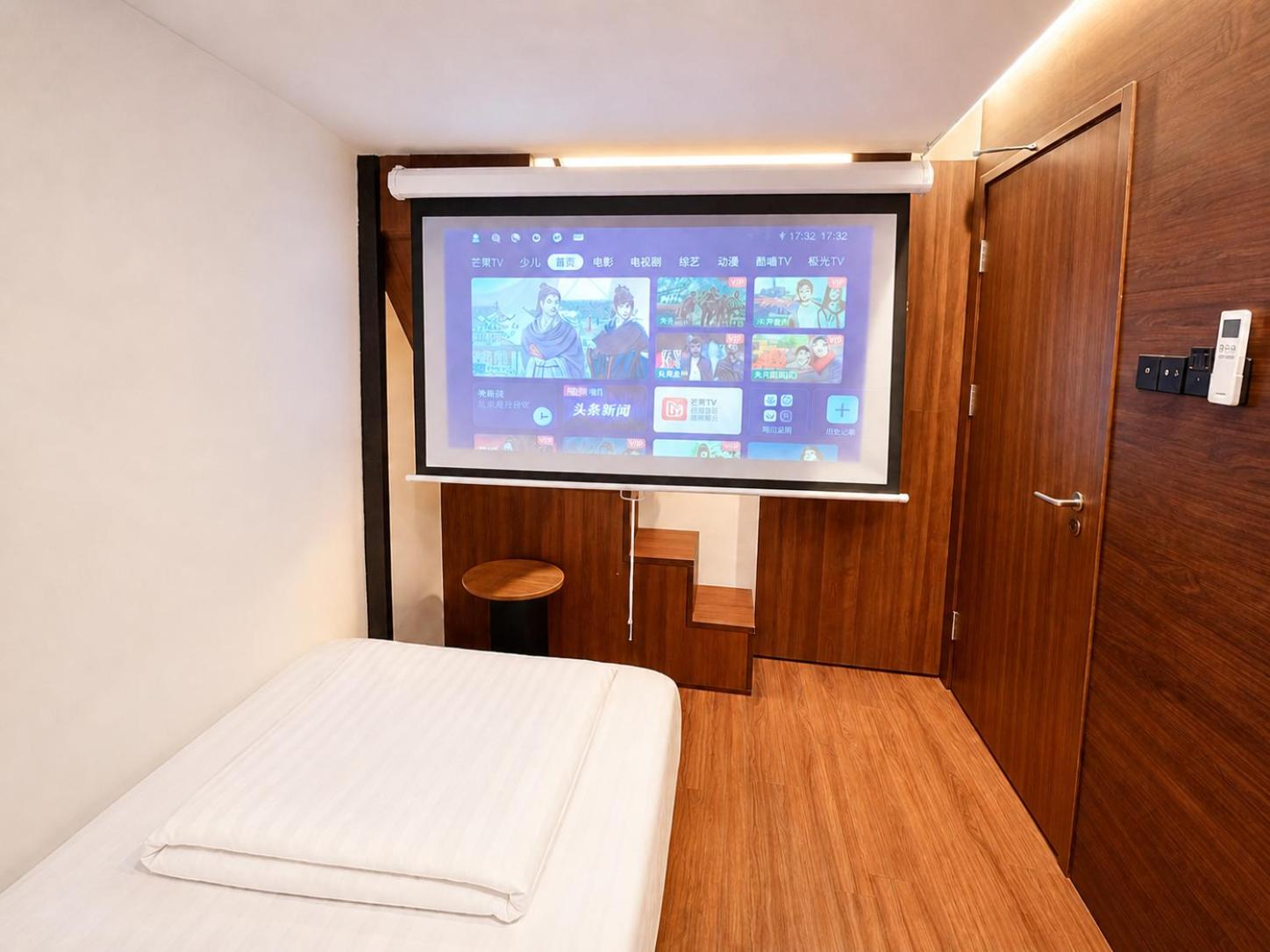 Room, Triple, Shared Bathroom, No Window