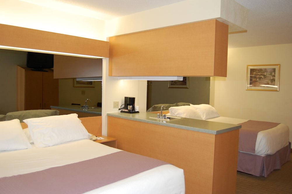 Microtel Inn & Suites by Wyndham Plattsburgh 34/41