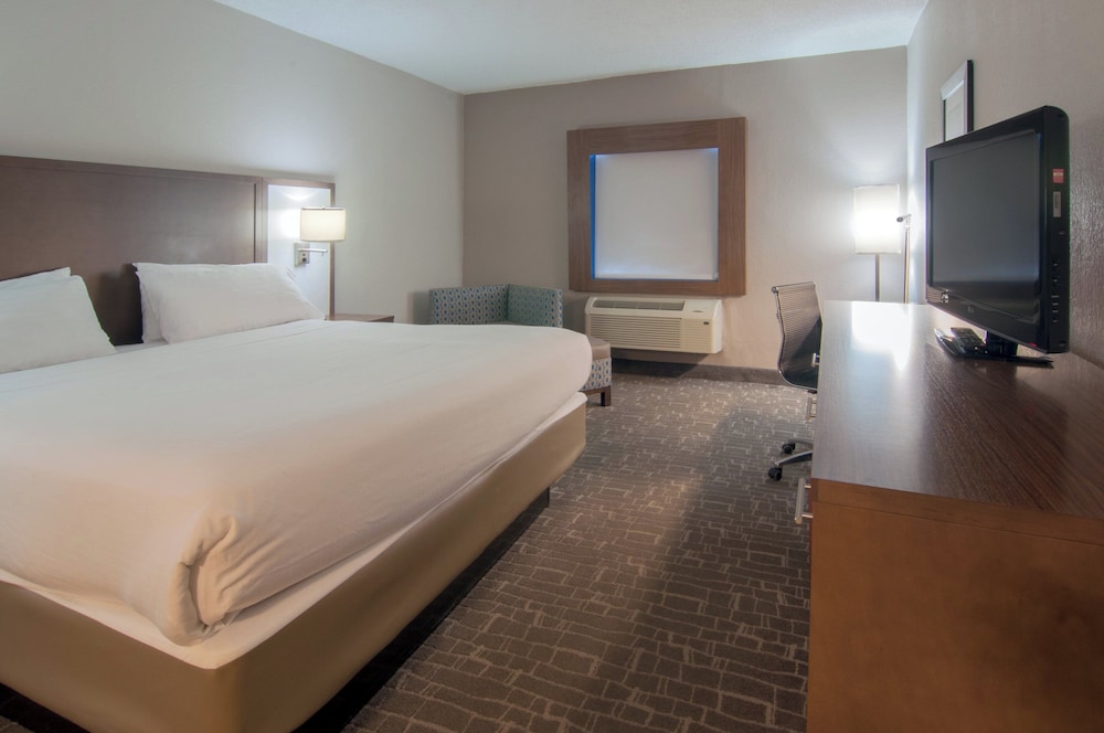 Holiday Inn Express Hotel And Suites Nashville I 40 And I 24 Spence Ln 10/37