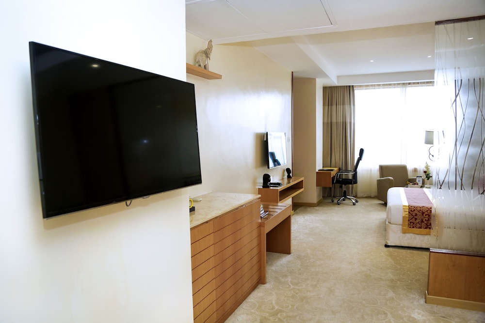 Golden Tulip Westlands Nairobi 52/75