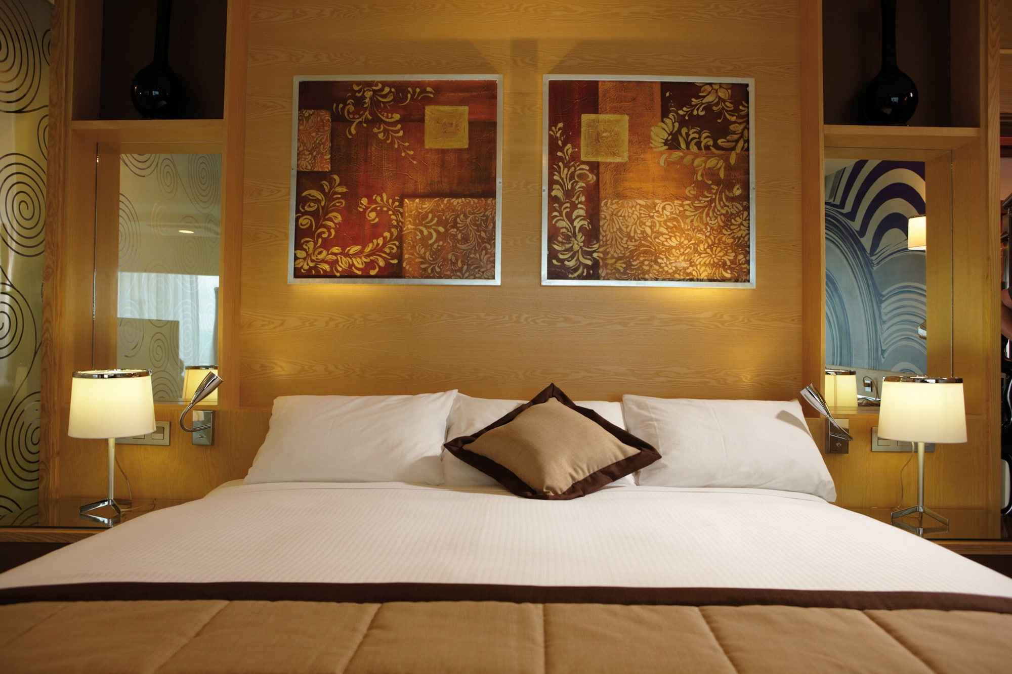 Senior, Suite, King Bed, Crown Floor