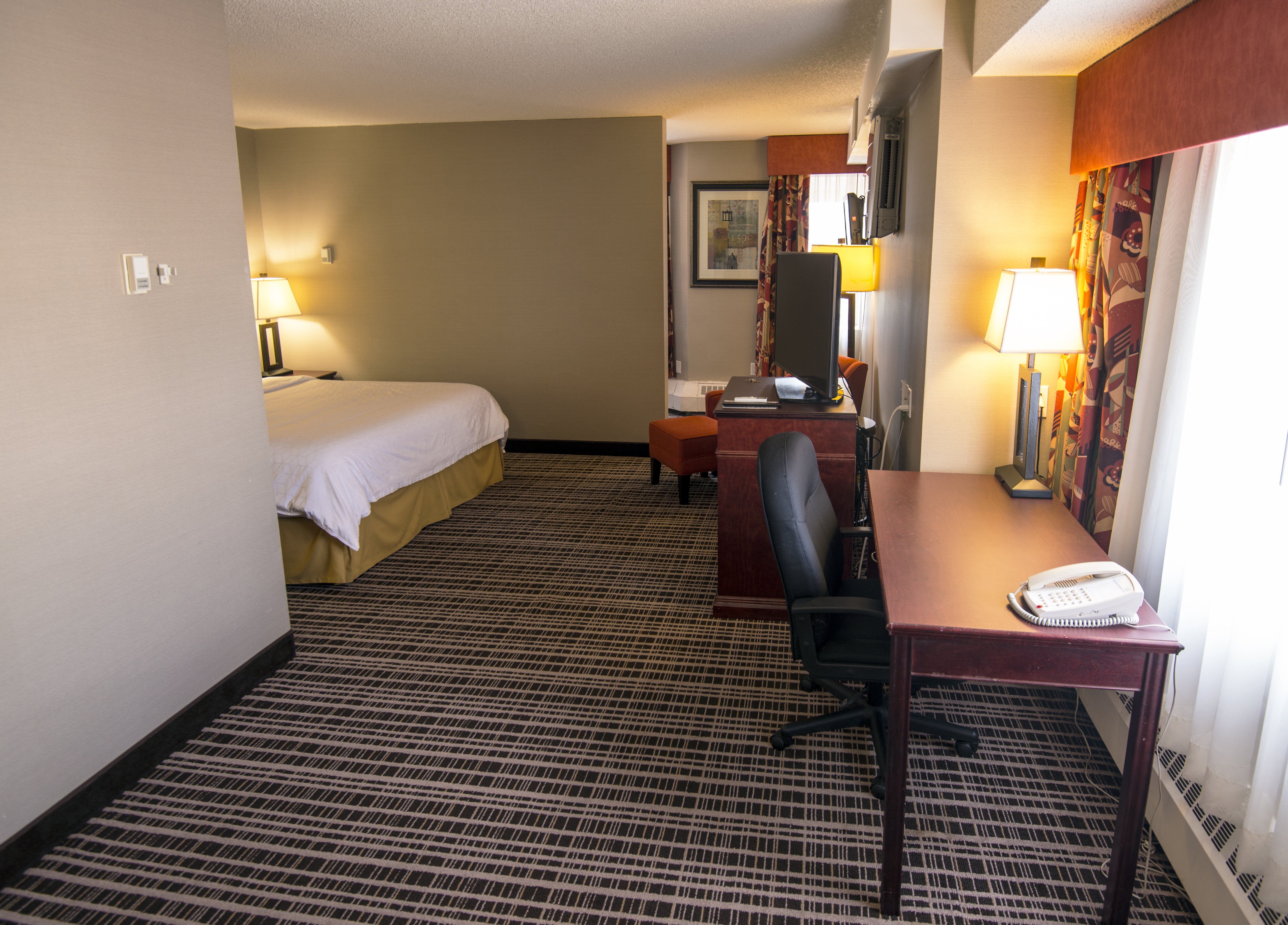 HOLIDAY INN EXPRESS RED DEER 25/68