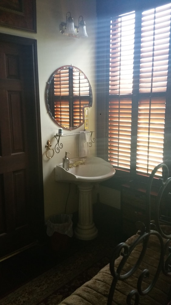 Fig Tree Manor 12/45
