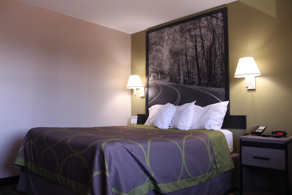 Super 8 By Wyndham Michigan City 12/27