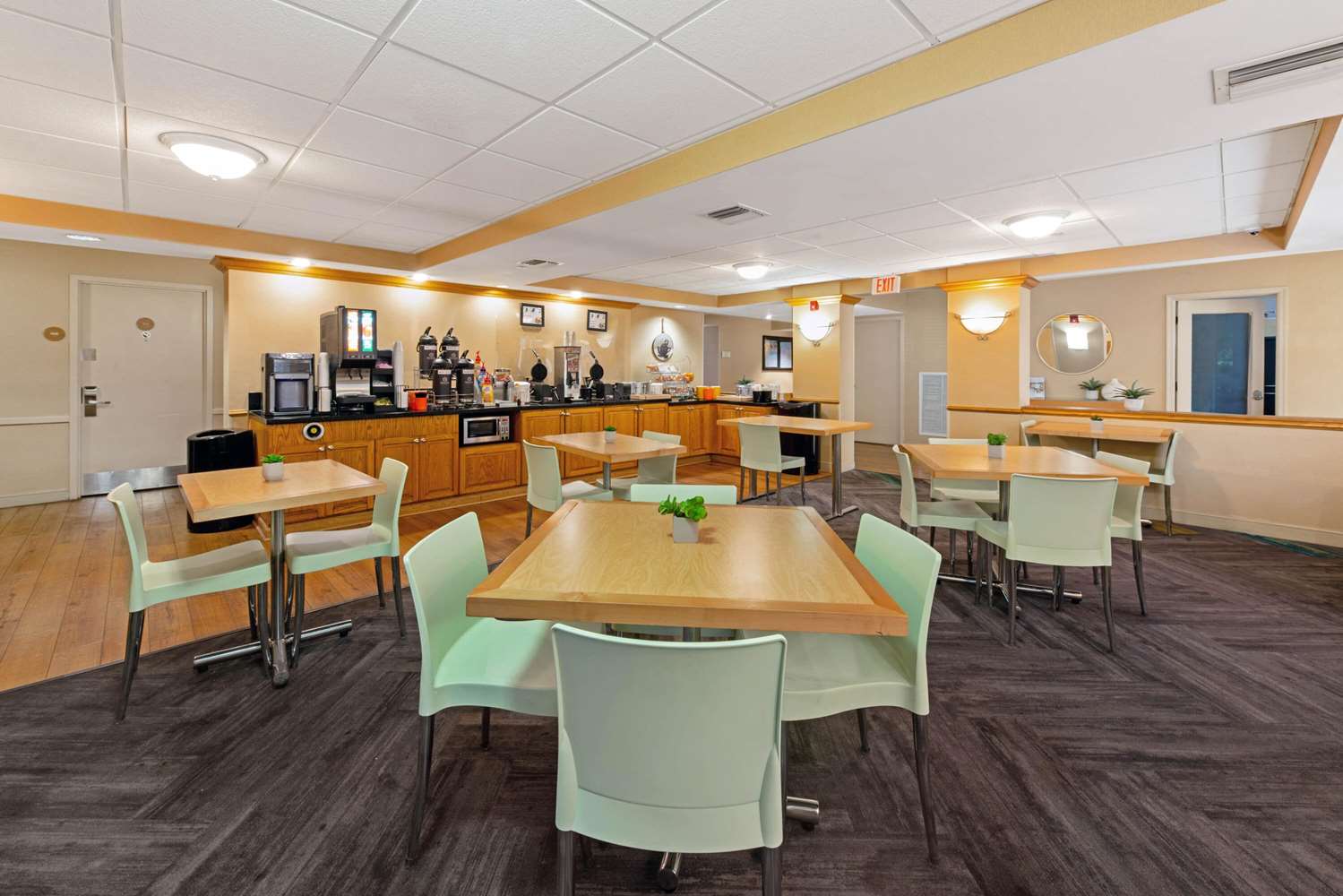La Quinta Inn & Suites by Wyndham Coral Springs South 17/30