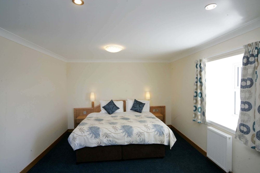 Woodland Bay Hotel 8/50