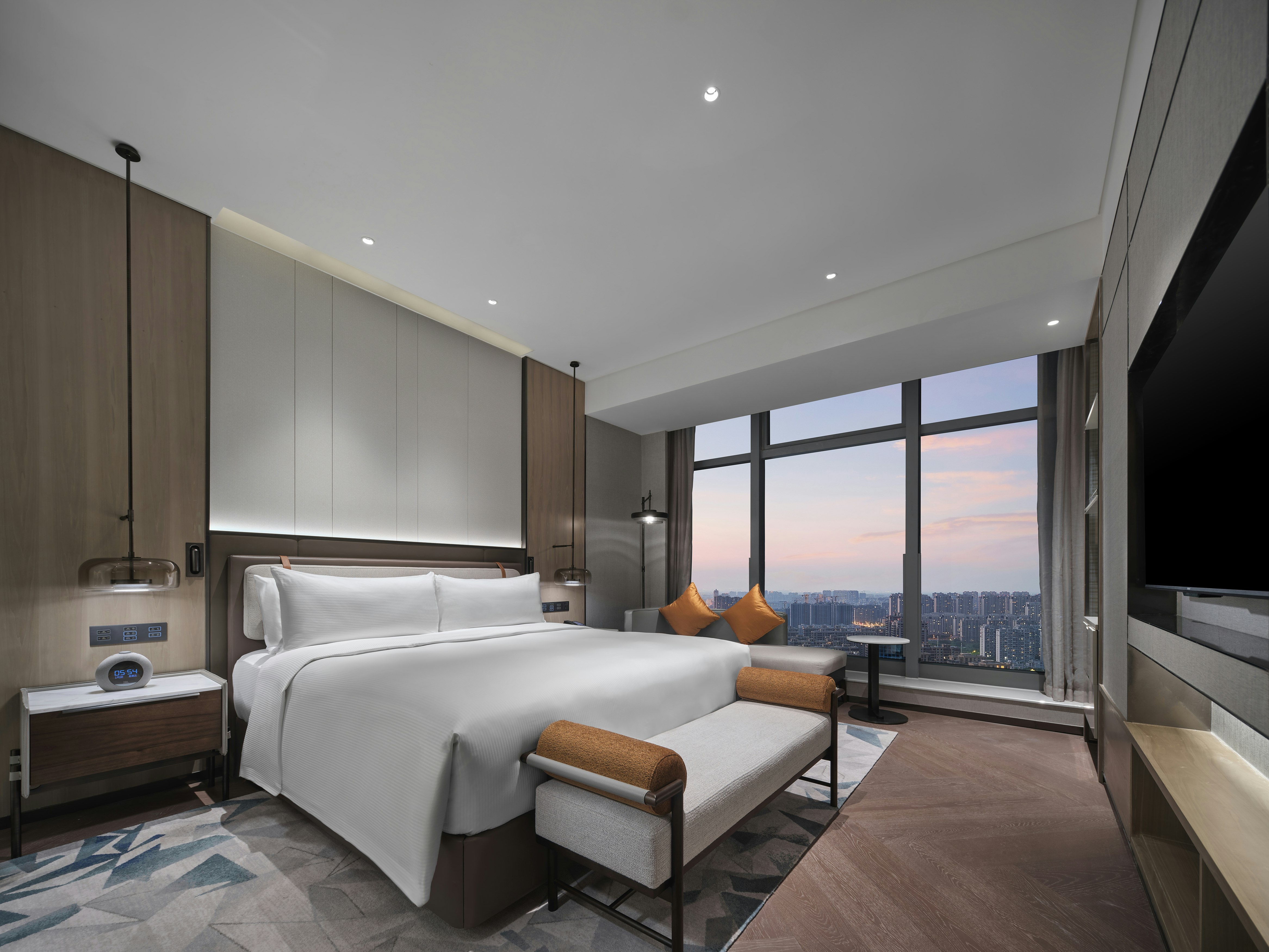 AMBASSADOR, SUITE, KING BED