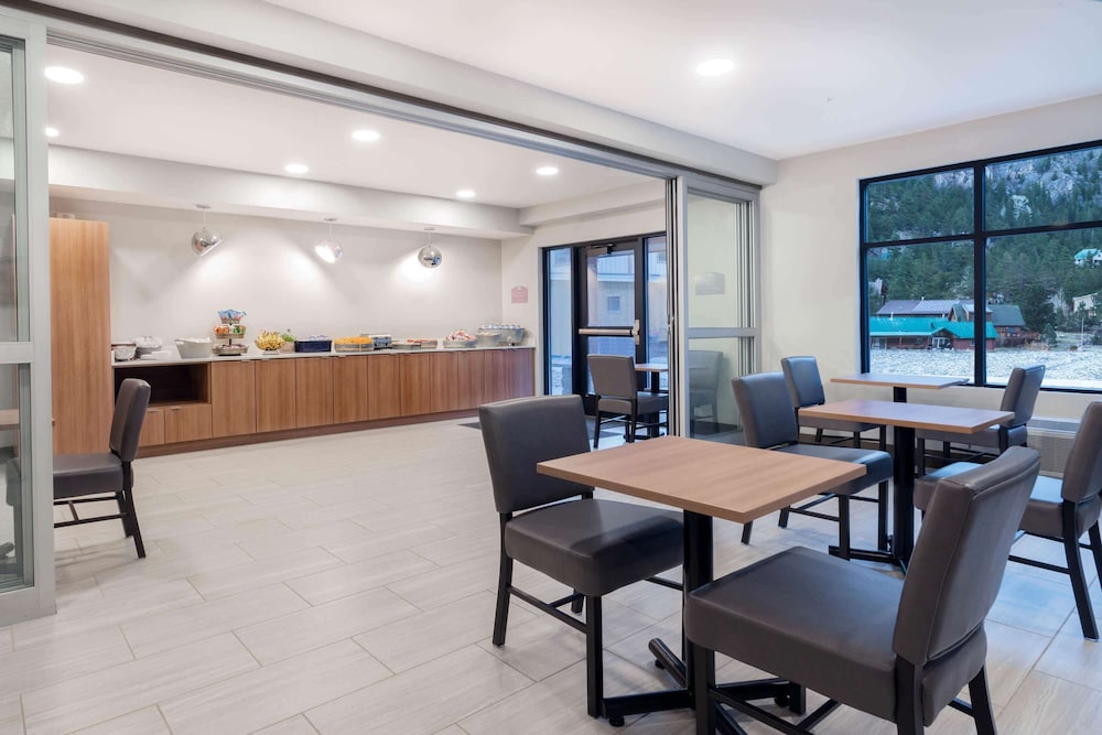 Microtel Inn and Suites by Wyndham Georgetown Lake 45/55