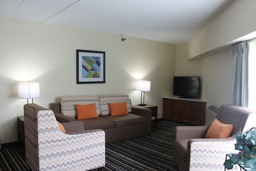 Crossroads Hotel Huron Event Center 24/50