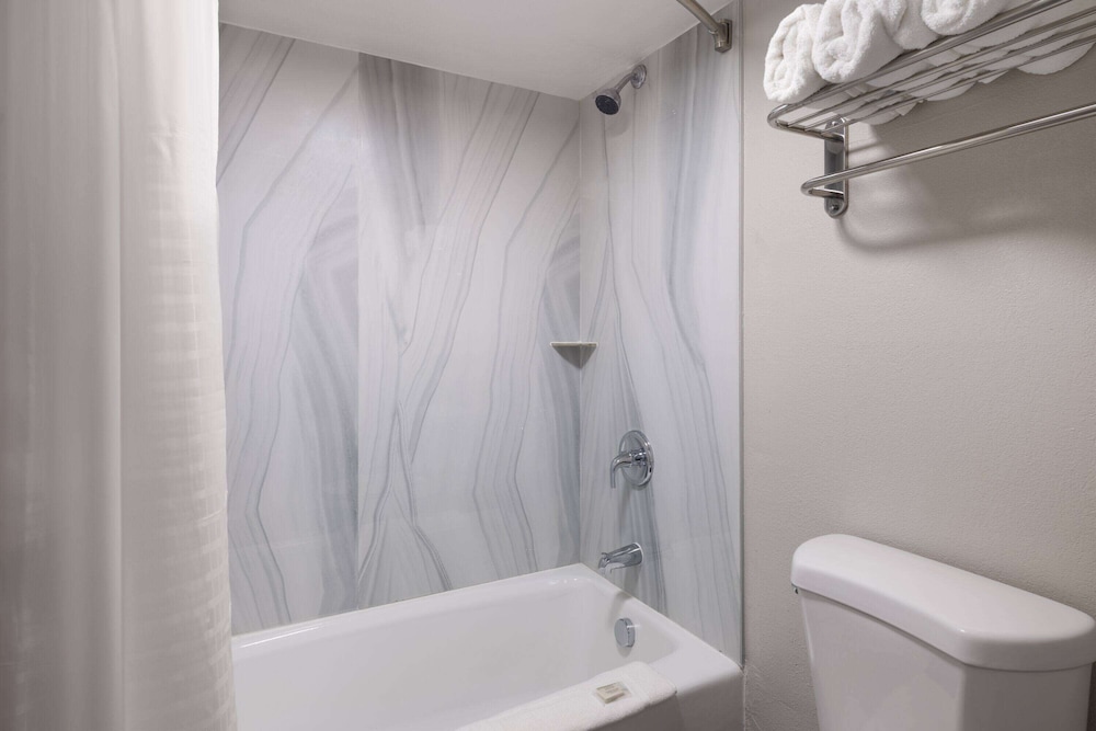 Days Inn by Wyndham Montgomery I-85 13/16