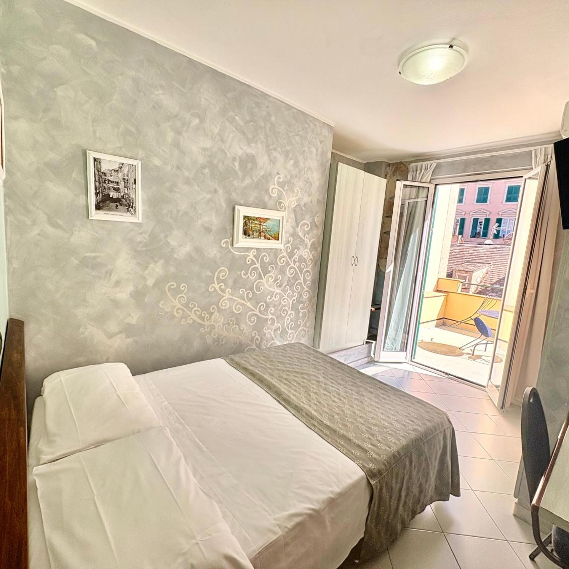 HOTEL DELLA POSTA 20/83