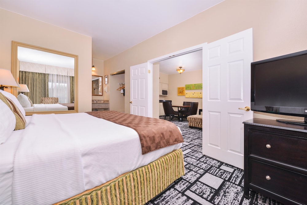Best Western Plus Meridian Inn & Suites, Anaheim-Orange 5/31
