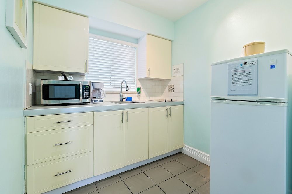 Hollywood Beachside Boutique Suites 12/46